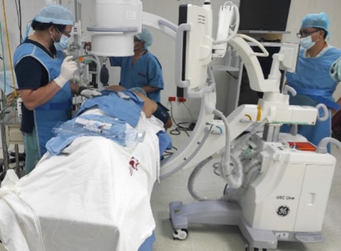 Técnica Angiográfica de Urgência com OEC One Vascular